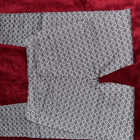 Black and White Geometric Patterned Skinny Pants - Picture 3 of 3